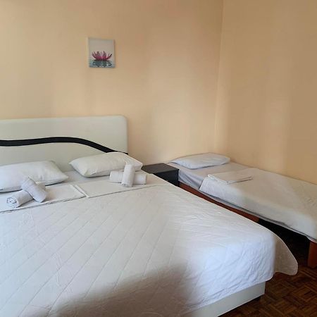 Apartments Dunja Свети Стефан Екстериор снимка
