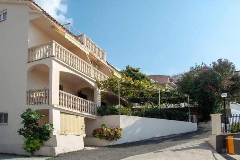 Apartments Dunja Свети Стефан Екстериор снимка