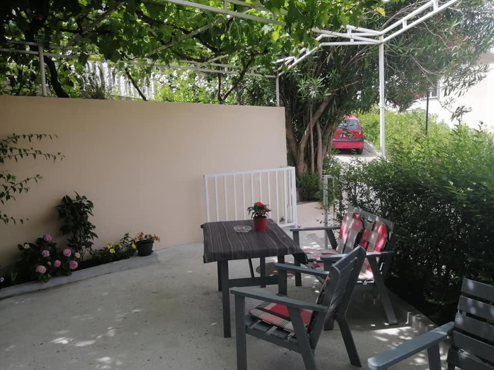 Apartments Dunja Свети Стефан Екстериор снимка
