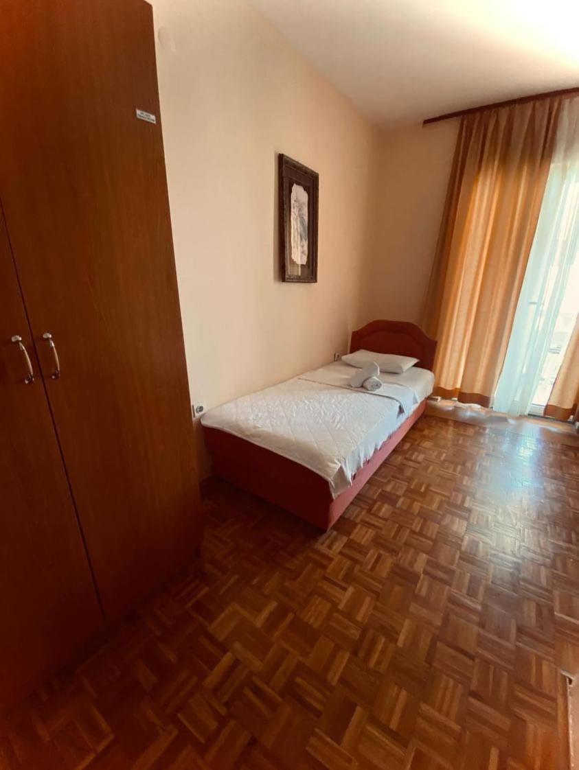 Apartments Dunja Свети Стефан Екстериор снимка