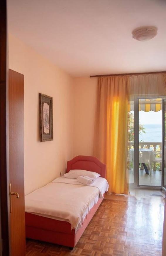 Apartments Dunja Свети Стефан Екстериор снимка