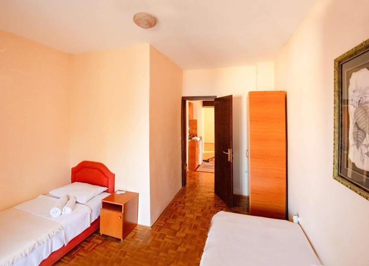 Apartments Dunja Свети Стефан Екстериор снимка