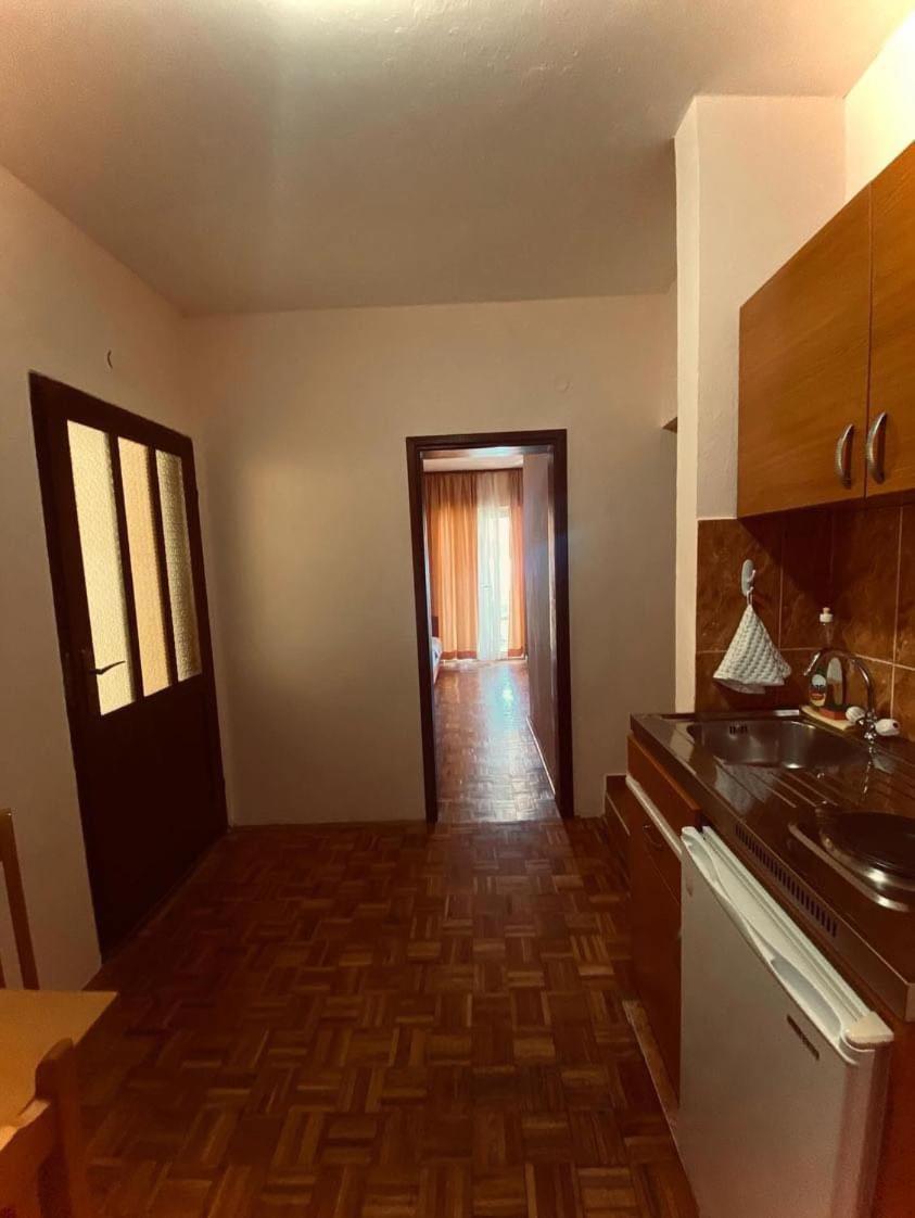 Apartments Dunja Свети Стефан Екстериор снимка
