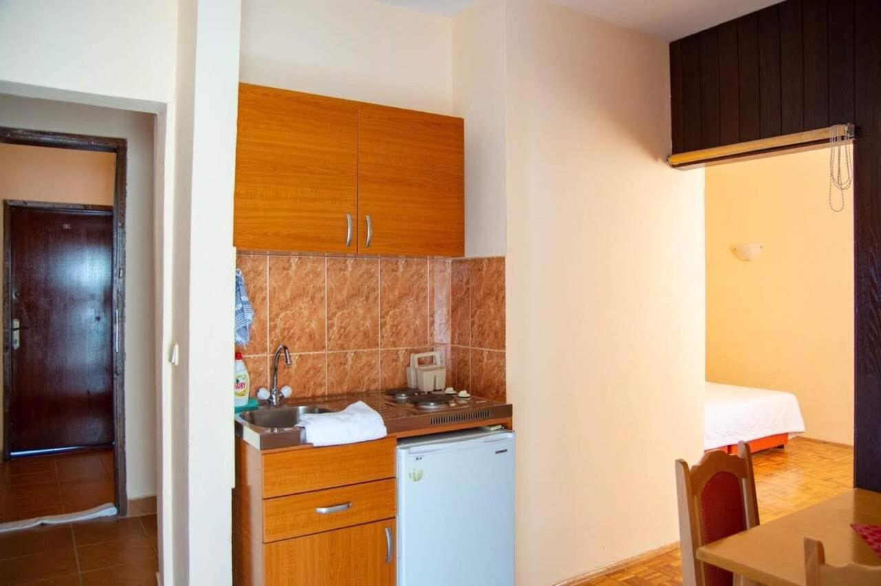 Apartments Dunja Свети Стефан Екстериор снимка