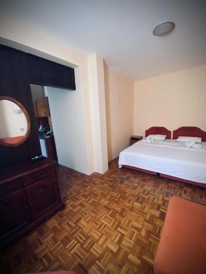 Apartments Dunja Свети Стефан Екстериор снимка