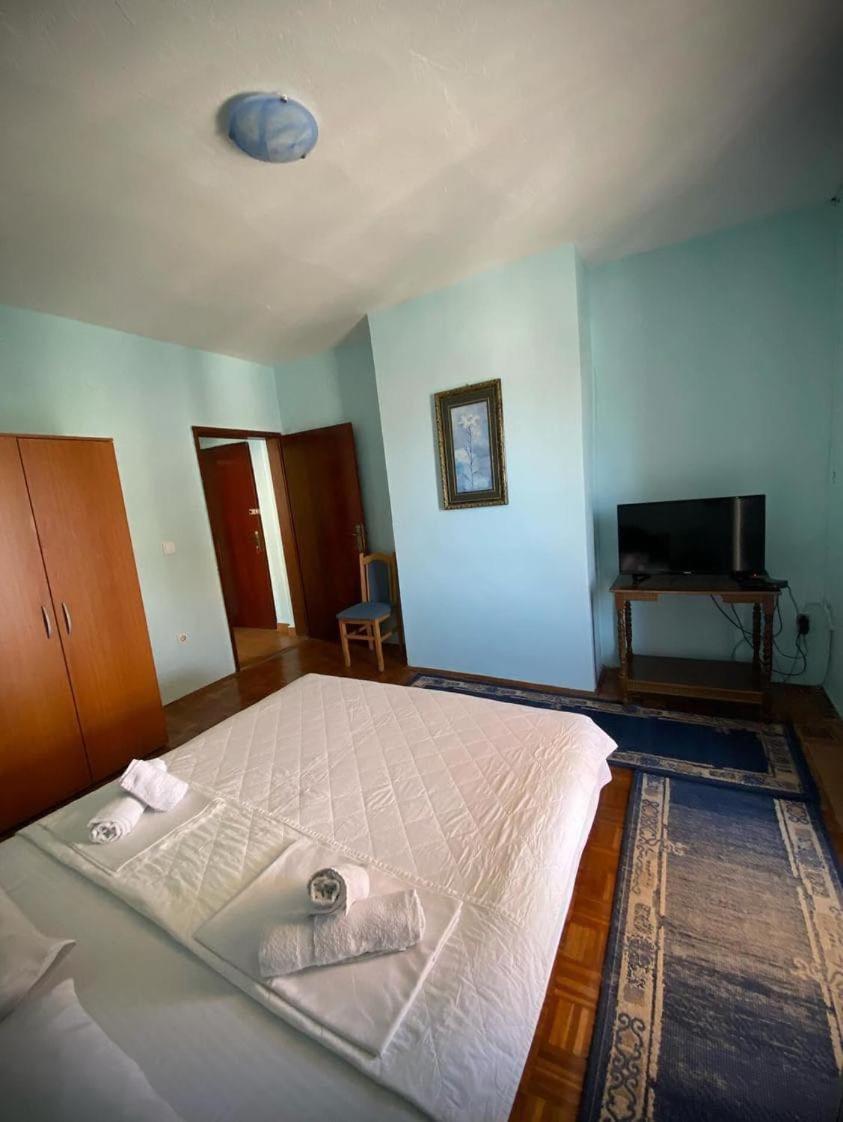 Apartments Dunja Свети Стефан Екстериор снимка