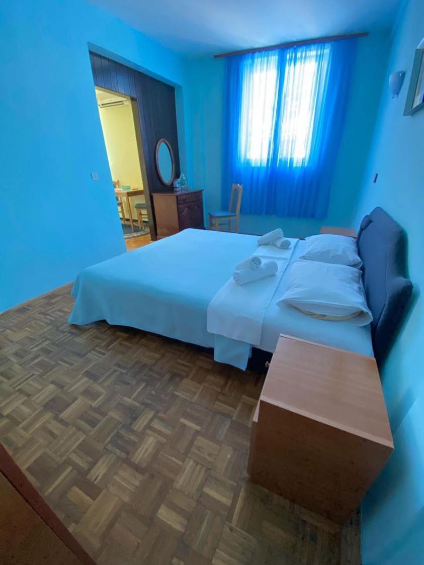 Apartments Dunja Свети Стефан Екстериор снимка