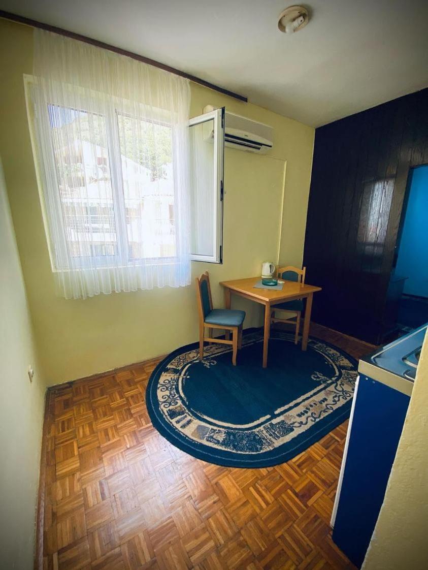 Apartments Dunja Свети Стефан Екстериор снимка