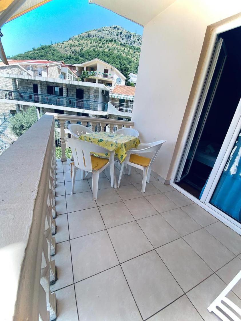 Apartments Dunja Свети Стефан Екстериор снимка