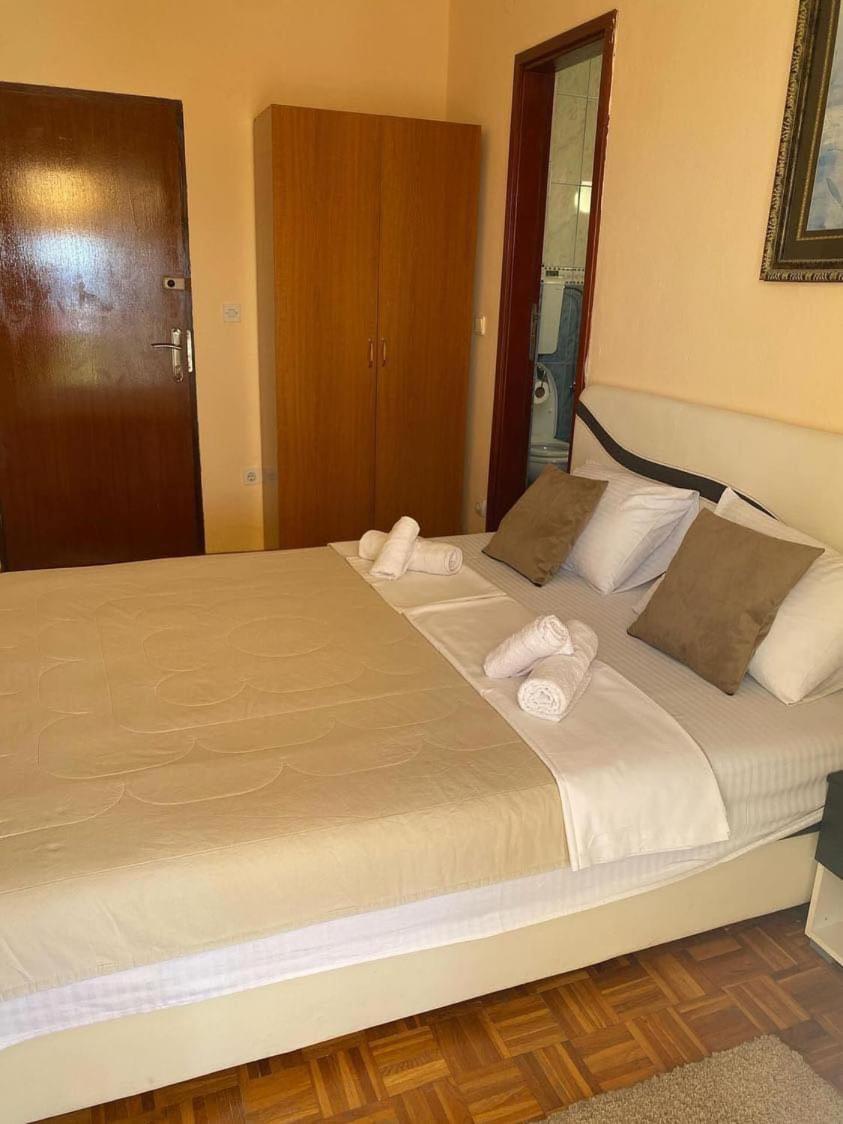 Apartments Dunja Свети Стефан Екстериор снимка