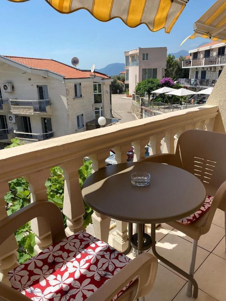 Apartments Dunja Свети Стефан Екстериор снимка