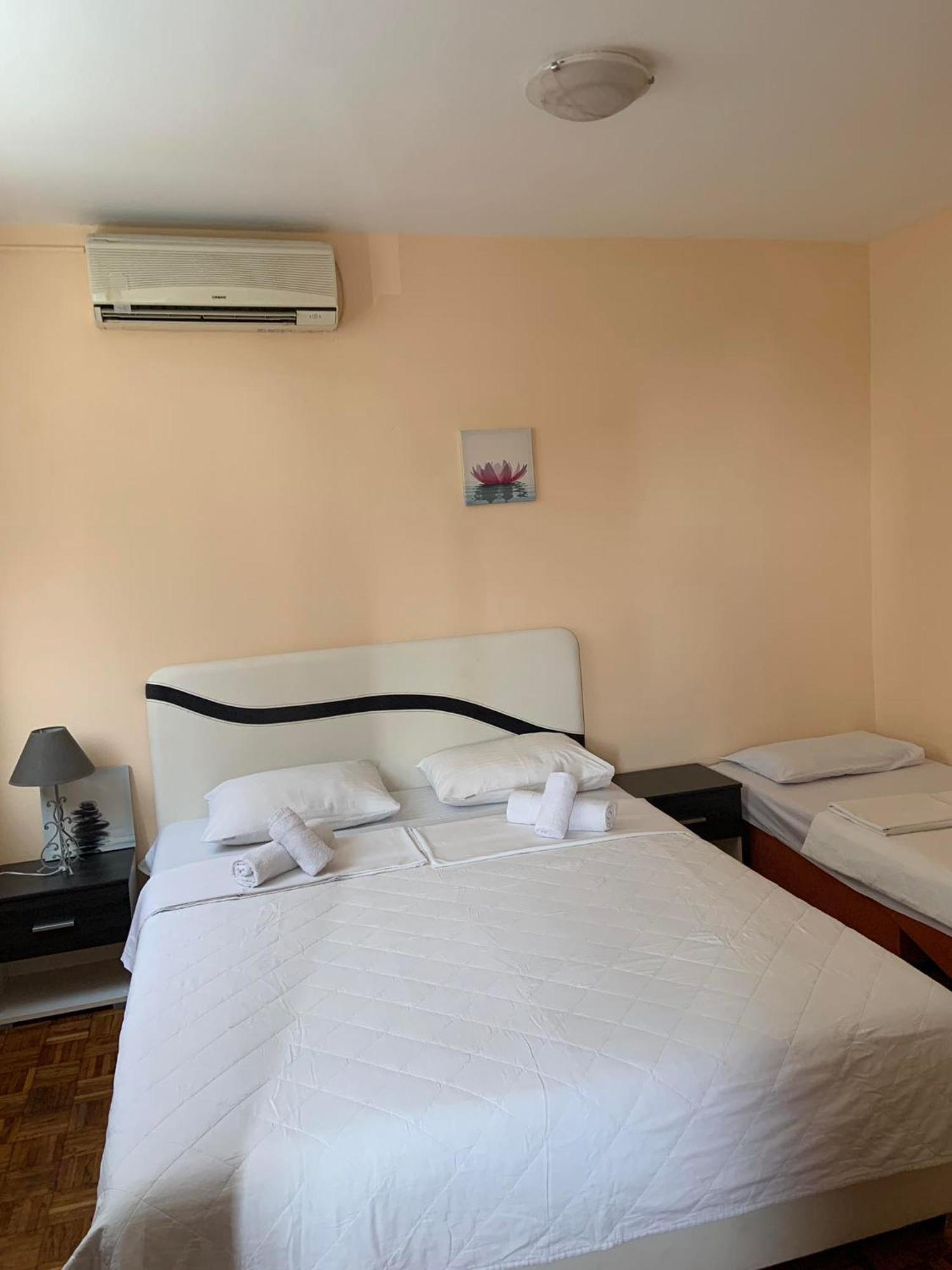 Apartments Dunja Свети Стефан Екстериор снимка